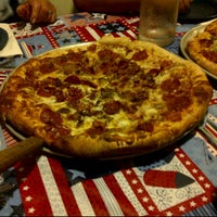 Снимок сделан в Tony&amp;#39;s Pizza пользователем Jesus D Z. 8/8/2011