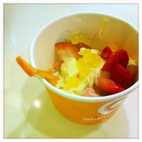 7/3/2012 tarihinde Kayla D.ziyaretçi tarafından Orange Leaf Frozen Yogurt'de çekilen fotoğraf