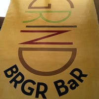 รูปภาพถ่ายที่ GRIND BRGR BaR โดย Brian V. เมื่อ 7/15/2011