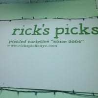 Foto scattata a Rick&amp;#39;s Picks da Raj G. il 3/1/2012