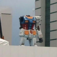 Photo taken at REAL GRADE 1/1 ガンダム (RX-78-2) by 鈴木酒店 on 4/3/2011