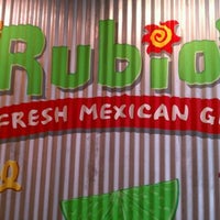 Foto diambil di Rubio&amp;#39;s Coastal Grill oleh Kevin P. pada 12/17/2011