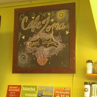 Das Foto wurde bei Cafe Zoma von Dustin R. am 12/28/2011 aufgenommen