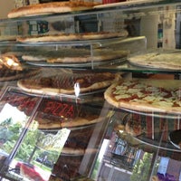 Foto scattata a Lehigh Pizza da Craig D. il 5/12/2012