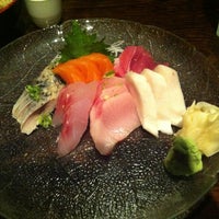 9/2/2012 tarihinde Daniel C.ziyaretçi tarafından Yoshi Sushi'de çekilen fotoğraf