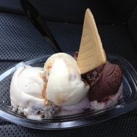 7/16/2012 tarihinde Maryann M.ziyaretçi tarafından Owowcow Creamery'de çekilen fotoğraf