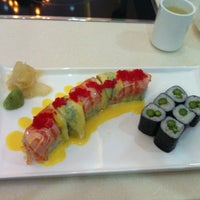 Photo prise au Fusion Fire Asian Fondue &amp;amp; Sushi Bar par Emily M. le11/1/2011