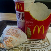 Das Foto wurde bei McDonald&amp;#39;s von Gio C. am 12/19/2011 aufgenommen