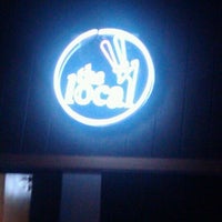 Das Foto wurde bei The Local Eatery and Drinking Hole von Dante M. am 4/28/2012 aufgenommen