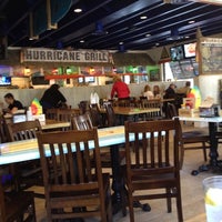 Foto tirada no(a) Hurricane Grill And Wings por E Salons cary em 4/29/2012