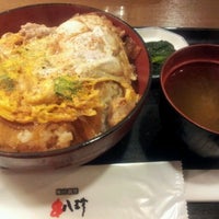 Photo taken at やきとり 串八珍 銀座四丁目店 by Kimihiro N. on 2/1/2012