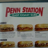 รูปภาพถ่ายที่ Penn Station East Coast Subs โดย Jeff N. เมื่อ 8/30/2011