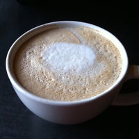 รูปภาพถ่ายที่ Grassroots Coffee Company โดย Melissa เมื่อ 11/29/2011