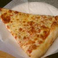 Foto tirada no(a) Pomodoro Pizza por Scott B. em 8/30/2011