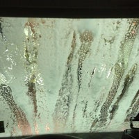 Foto tirada no(a) Northvale Soft Cloth Car Wash por Lauren L. em 1/6/2012