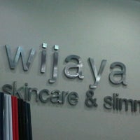Photo taken at Wijaya Platinum Skincare, Laser &amp; Slimming by uthie_armita on 4/15/2012