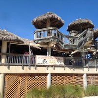 รูปภาพถ่ายที่ Rum Runners Island Bar โดย Sonya S. เมื่อ 6/17/2012
