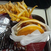 Photo taken at Wendy’s by Allysa P. on 10/6/2011