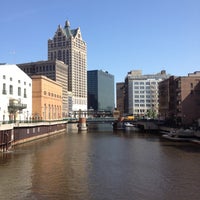 รูปภาพถ่ายที่ InterContinental Milwaukee โดย Kathy H. เมื่อ 5/18/2012