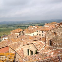 6/1/2012 tarihinde Gayle S.ziyaretçi tarafından Castello Delle Serre'de çekilen fotoğraf