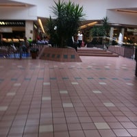 รูปภาพถ่ายที่ Marketplace Mall โดย Keri F. เมื่อ 6/22/2011