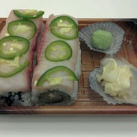 Foto tirada no(a) Sushi-teria por S A. em 12/5/2011
