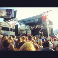รูปภาพถ่ายที่ Sunset Strip Music Festival โดย Gavin เมื่อ 8/19/2012