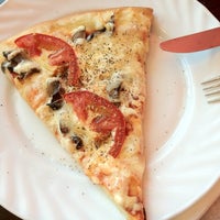 Photo taken at Ташир пицца by Di L. on 8/13/2012
