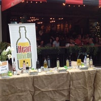 4/20/2012にi heart Olive OilがLas Olas Wine And Food Festivalで撮った写真