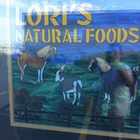 Foto tomada en Lori&amp;#39;s Natural Foods Center  por Foxy E el 6/27/2012