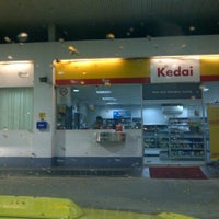 Photo prise au Shell par Adee R. le2/18/2012