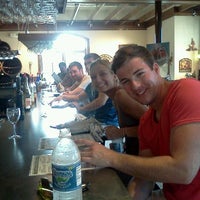 Das Foto wurde bei Lemon Creek Winery - Grand Haven Tasting Room von Nate J. am 5/20/2012 aufgenommen