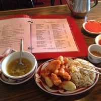 รูปภาพถ่ายที่ Twin Dragon Restaurant โดย Christy A. เมื่อ 3/14/2012