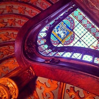 Das Foto wurde bei Livraria Lello von Carlos F. am 4/11/2012 aufgenommen