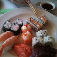 รูปภาพถ่ายที่ Active Sushi โดย Steve K. เมื่อ 3/15/2012