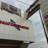 Photo taken at Multimax | Calle 50 by Rod A. on 4/3/2012