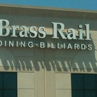 Foto tomada en Brass Rail - Restaurant, Sports Bar &amp;amp; Pool Hall  por Salim L. el 6/13/2012