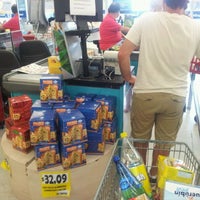 Photo taken at Carrefour Market by Gustavo Adrián R. on 2/17/2012