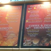 Foto scattata a Tropical Smoothie Cafe - UIC Recreational Facility da University of Illinois at Chicago il 4/23/2012