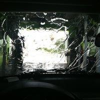 รูปภาพถ่ายที่ Breezy&amp;#39;s Car Wash โดย Eugene L. เมื่อ 8/25/2012
