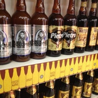Photo taken at Mr. Beer Cervejas Especiais by Carol on 5/12/2012