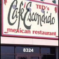 Foto diambil di Ted&amp;#39;s Cafe Escondido - OKC S. Western oleh Joel R. pada 12/23/2010