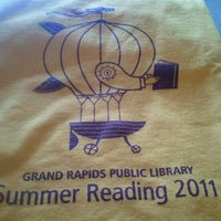 Das Foto wurde bei Grand Rapids Public Library - West Leonard Branch von Abby H. am 8/8/2011 aufgenommen