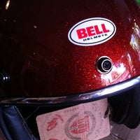 Photo prise au Machina Helmets And Parts par Daniel S. le9/29/2011