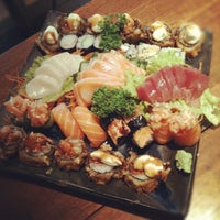 Снимок сделан в Minoru Sushi пользователем John M. 11/25/2011