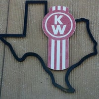 รูปภาพถ่ายที่ MHC Kenworth - Dallas โดย Charles G. เมื่อ 12/28/2011