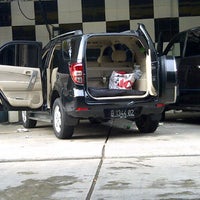 Photo taken at CMC - Cuci Mobil Cepat - ( UKI ) by Sangapan S. on 9/17/2011