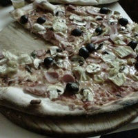 8/18/2011 tarihinde Alex S.ziyaretçi tarafından Pizzeria Italiana Pacciarino'de çekilen fotoğraf