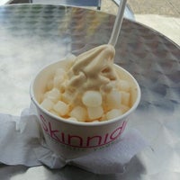 Photo taken at Skinnidip Frozen Yogurt by BENiNATi on 6/6/2012
