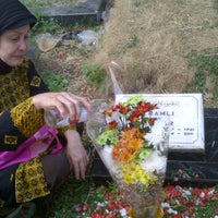 Photo taken at Pemakaman AL- KamaL by Diiah on 9/29/2011
